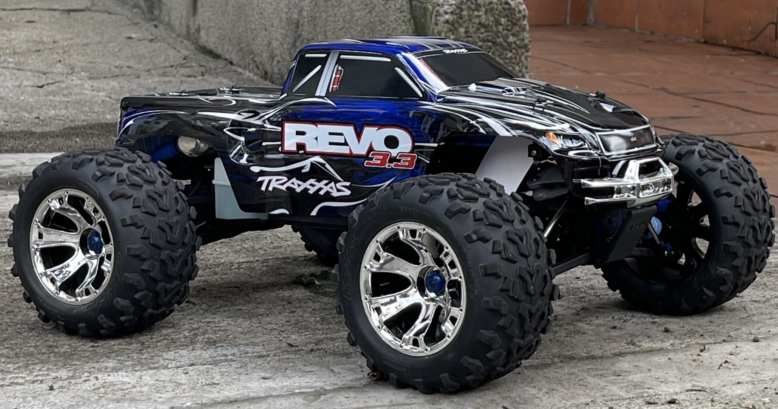 IMG_4350 TRAXXAS REVO 3.3 NITRO 4WD - Imagen 1